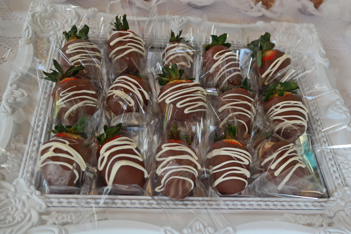 simple chocolate dipped strawberries