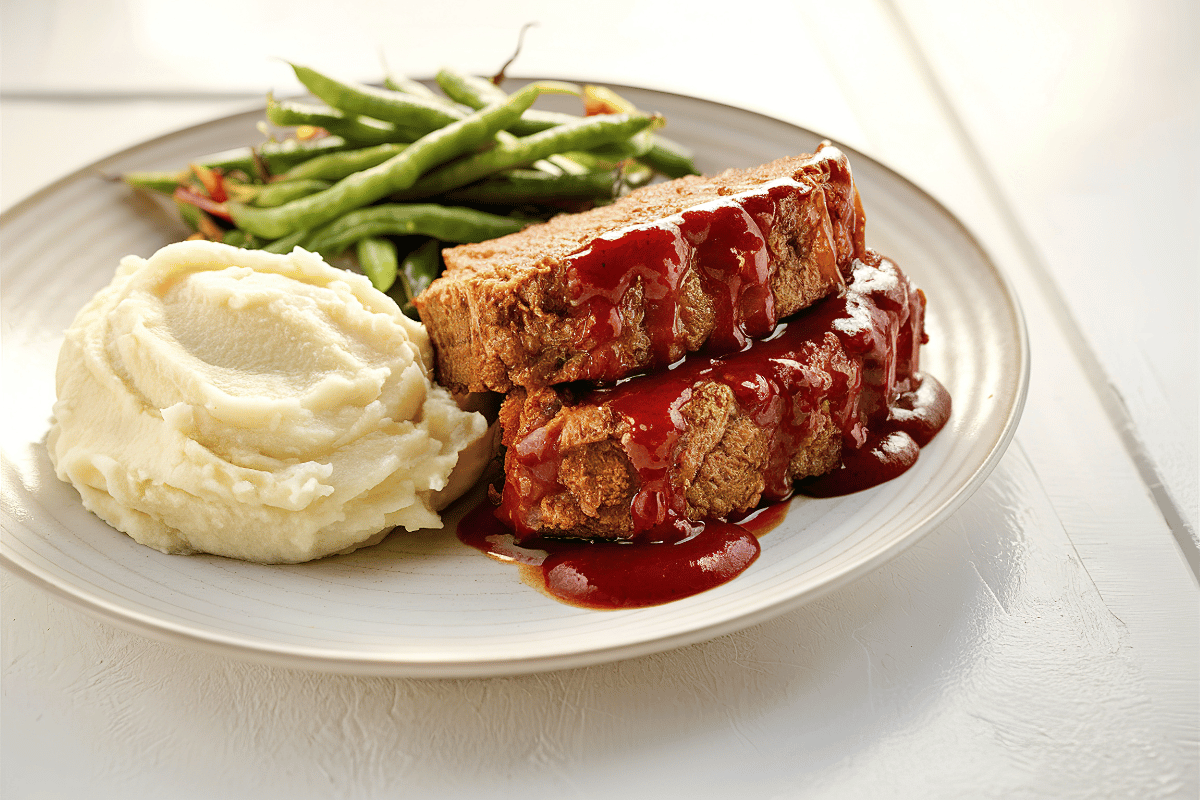 Easy homemade meatloaf recipe for family dinners