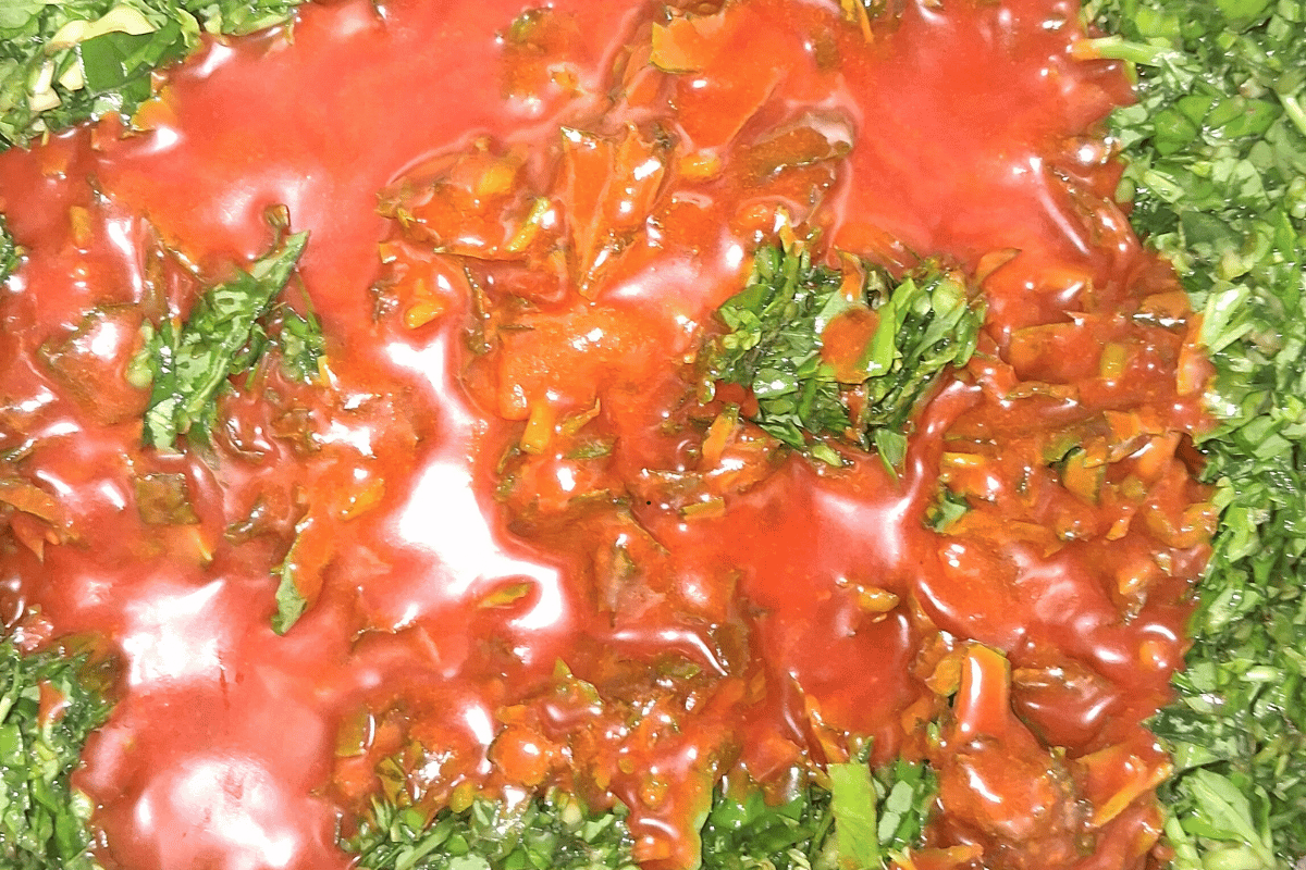 adding vegatable and oil to well cooked proteins
