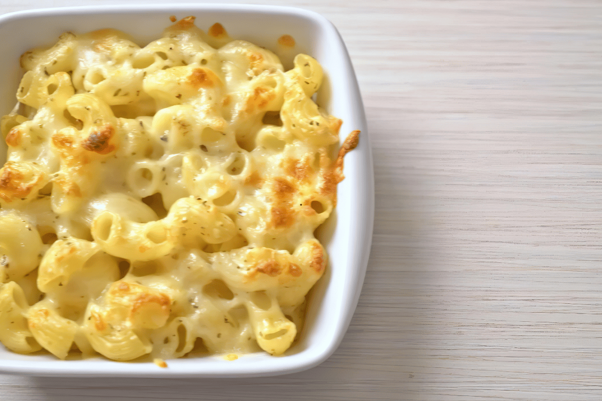 Baked macaroni and cheese make-ahead Thanksgiving recipe.