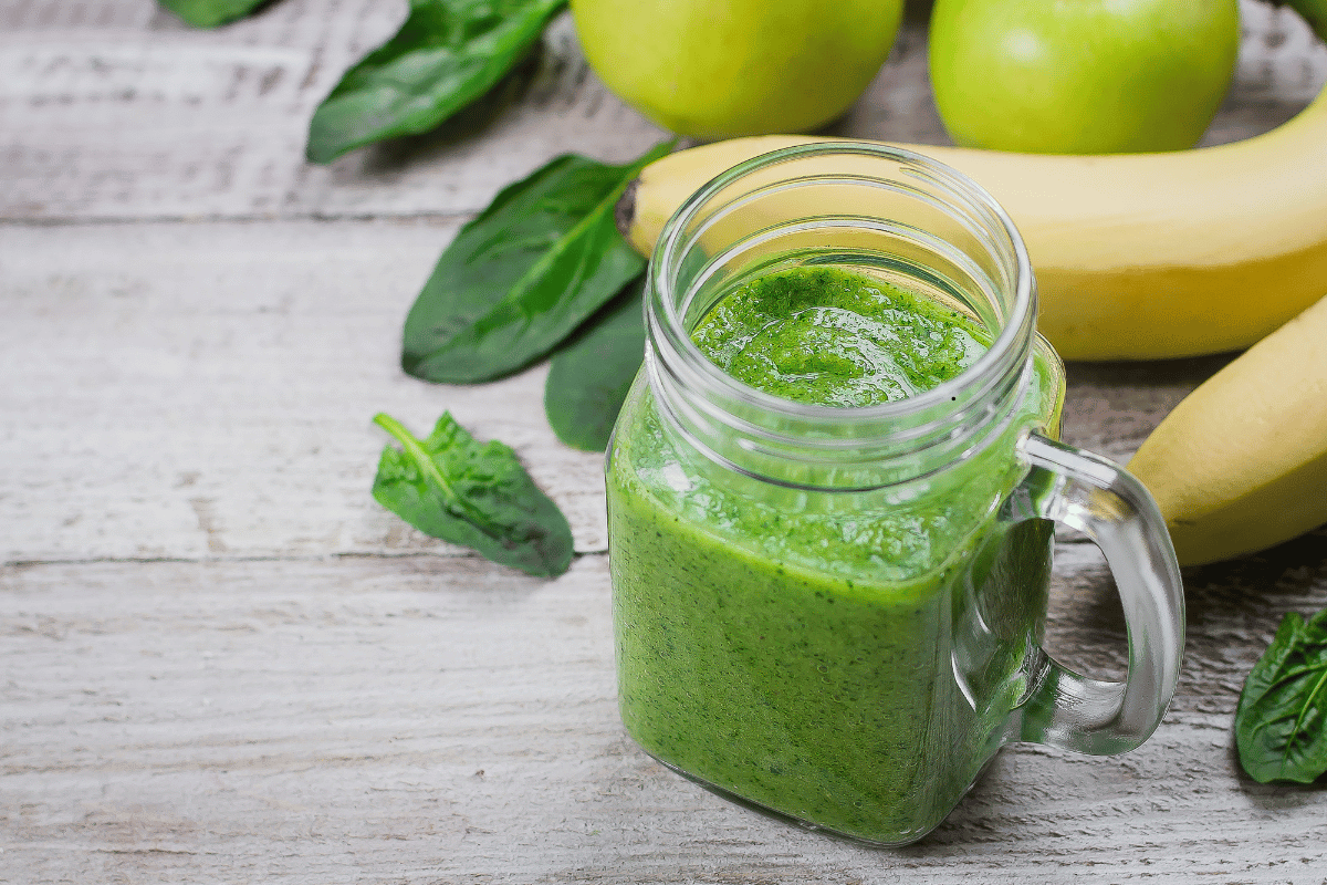 Green spinach and banana smoothie recipe
