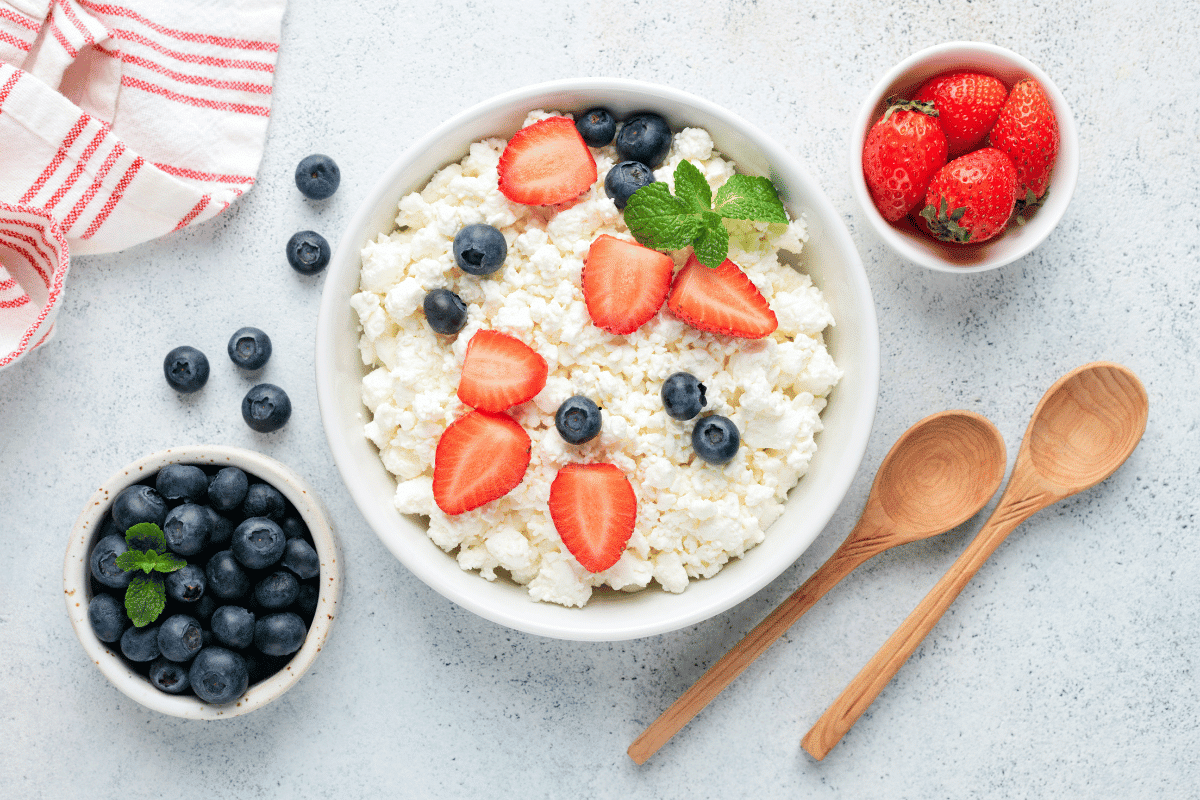 Berry cottage cheese breakfast bowl recipe
