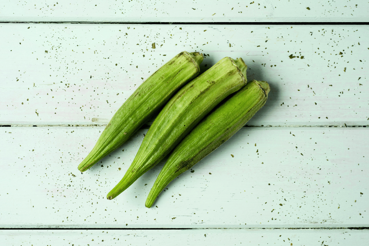 Fresh ingredients for garlic dill pickled okra recipe
