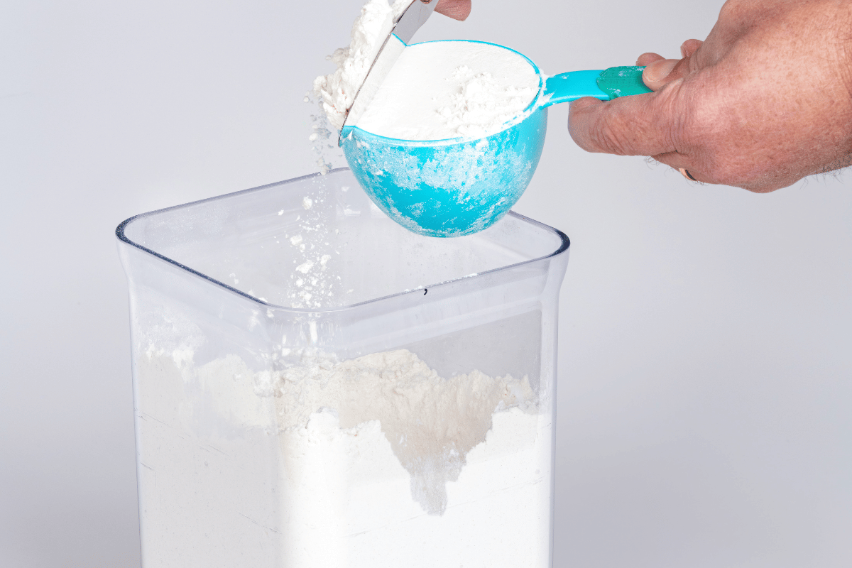 Measuring flour correctly to avoid common baking mistakes