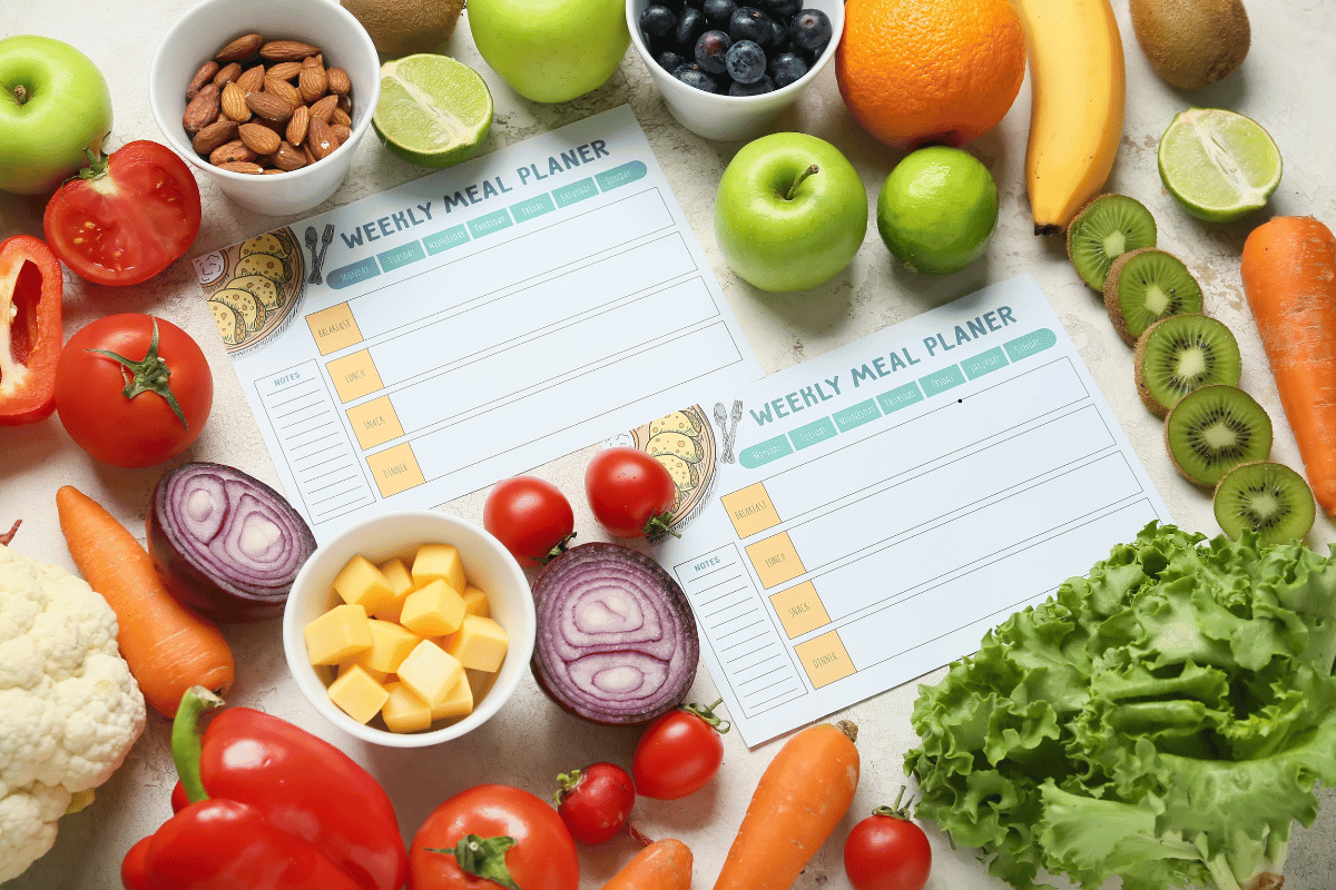 Weekly meal plan with healthy ingredients for budget-friendly grocery shopping.