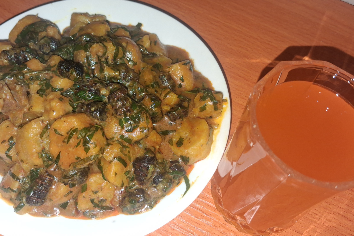 unripe plantain porridge served with fruit juice